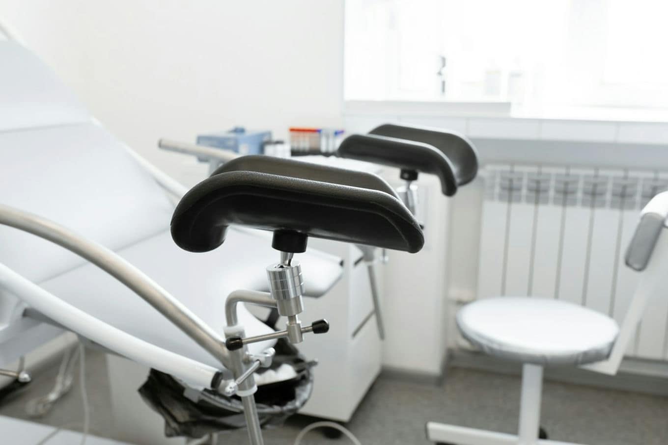 Fotele ginekologiczne w kontekście ergonomii – dlaczego są tak istotne?